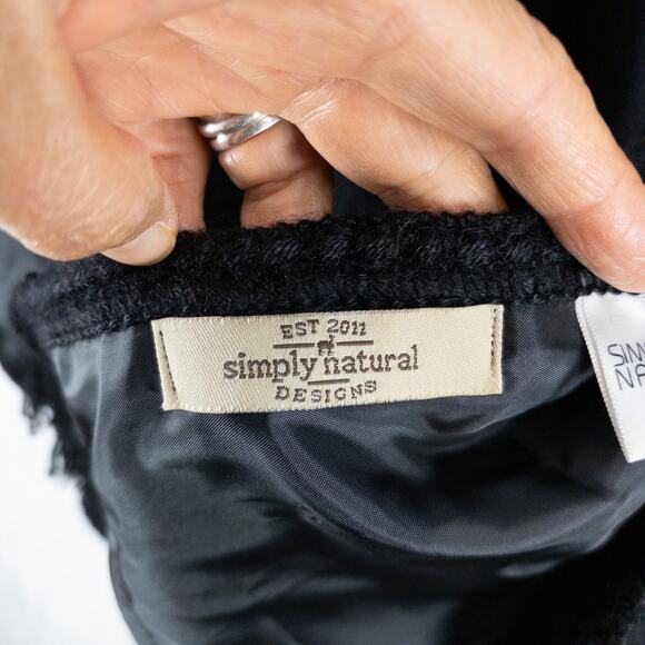 Simply Natural 100% Alpaca One Size Peru Black Shawl Wrap Poncho Buttons Scarf - Picture 5 of 9